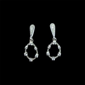 Brinco Com Pingente Oval Com Detalhes Na Micro Zircônia em Prata 925